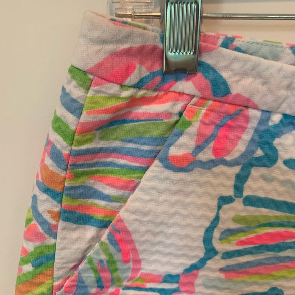 Lily Pulitzer Shellabrate Shorts in Size 2 - Picture 5 of 15